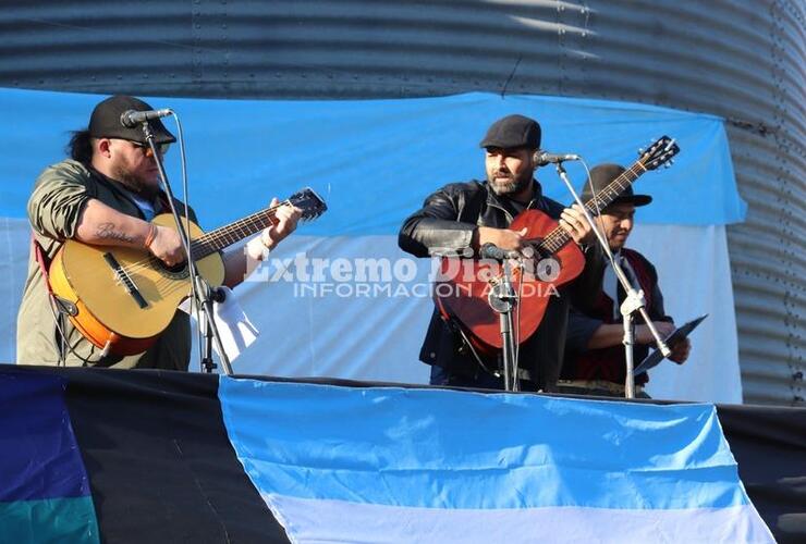 Imagen de La Comuna de Fighiera realizó el festival por el Dia de la Bandera