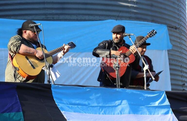 Imagen de La Comuna de Fighiera realizó el festival por el Dia de la Bandera