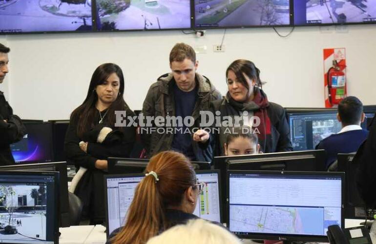 Imagen de Capacitaci&oacute;n a operadores de monitoreo municipal en la central del 911